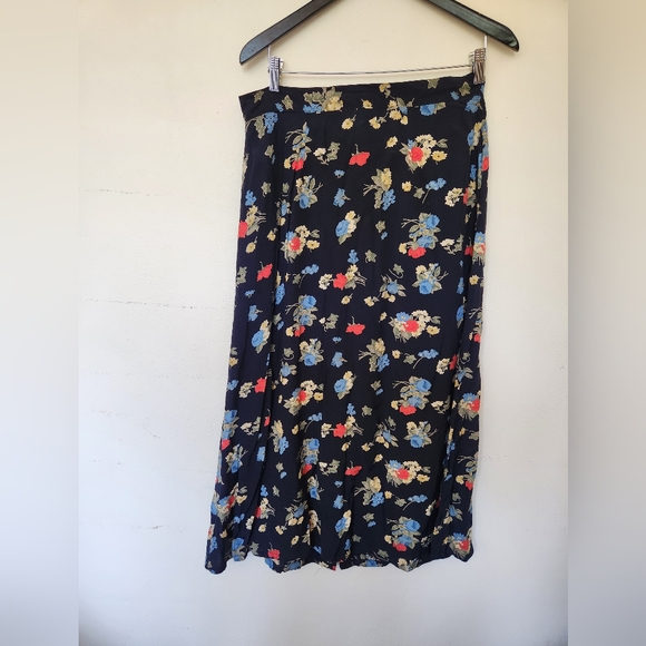 Vintage Button Front Floral Skirt Size 14, (fits like modern medium.) - Picture 4 of 5